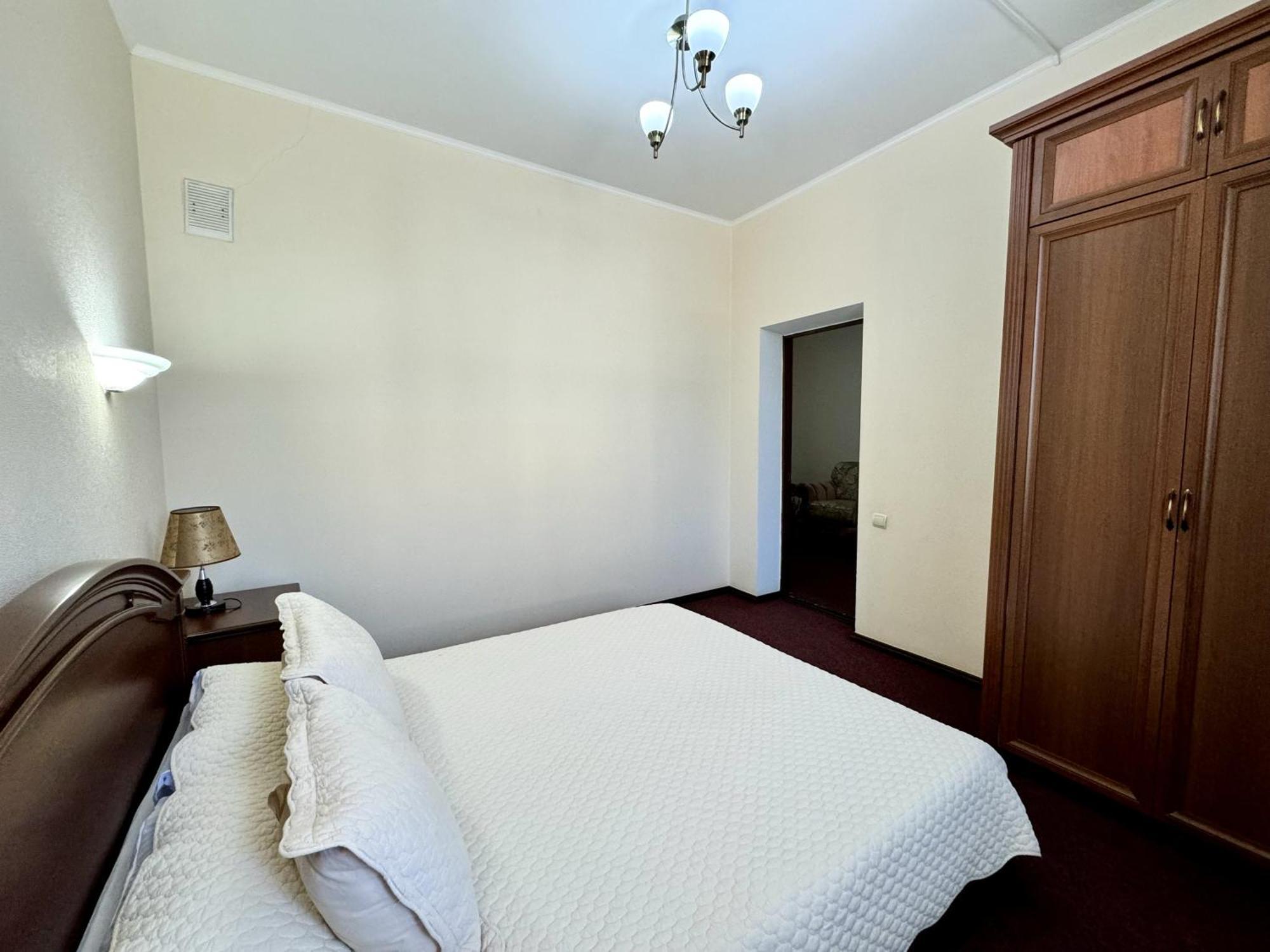 Hotel Zhambyl Taraz Extérieur photo