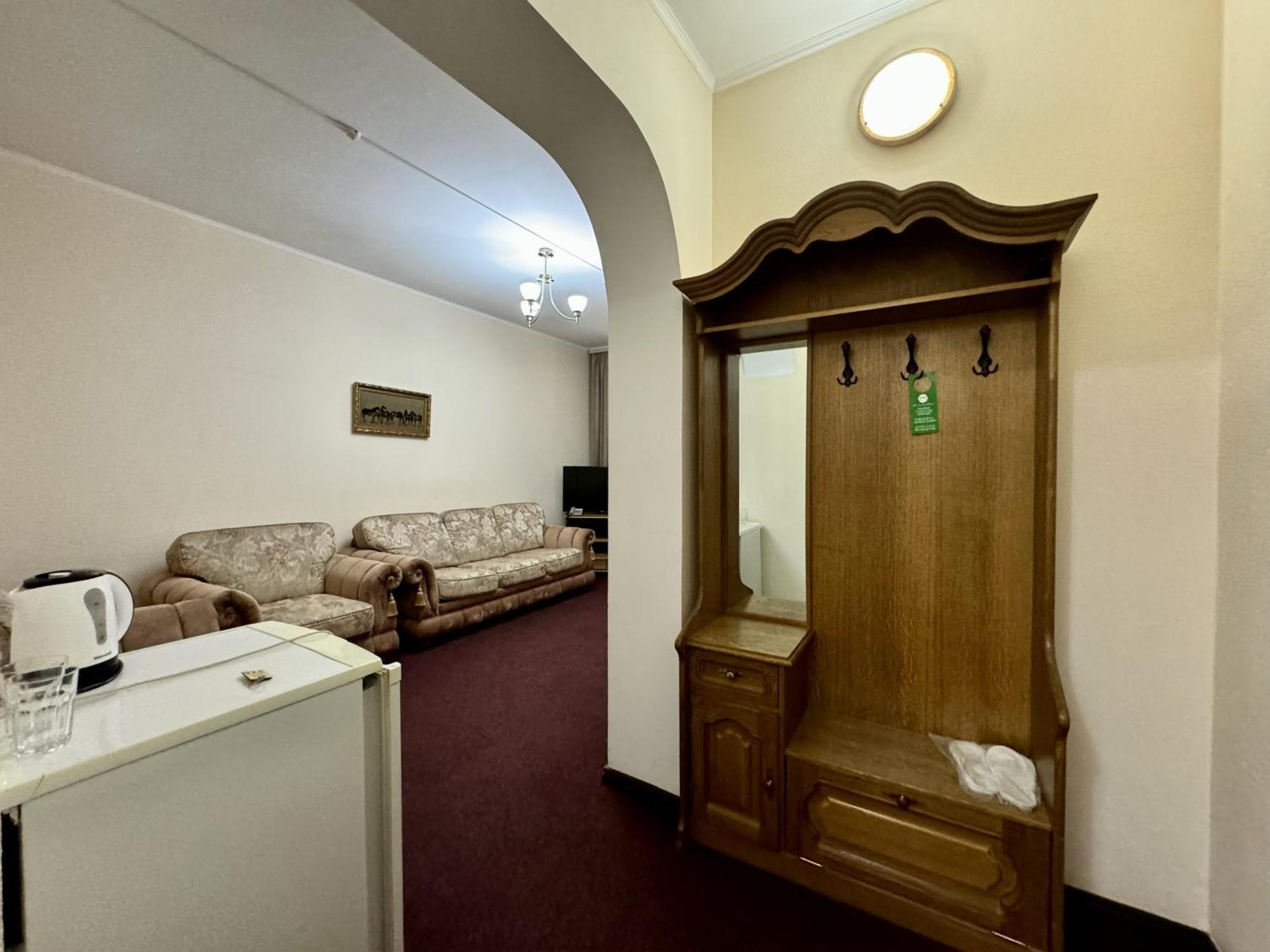 Hotel Zhambyl Taraz Extérieur photo