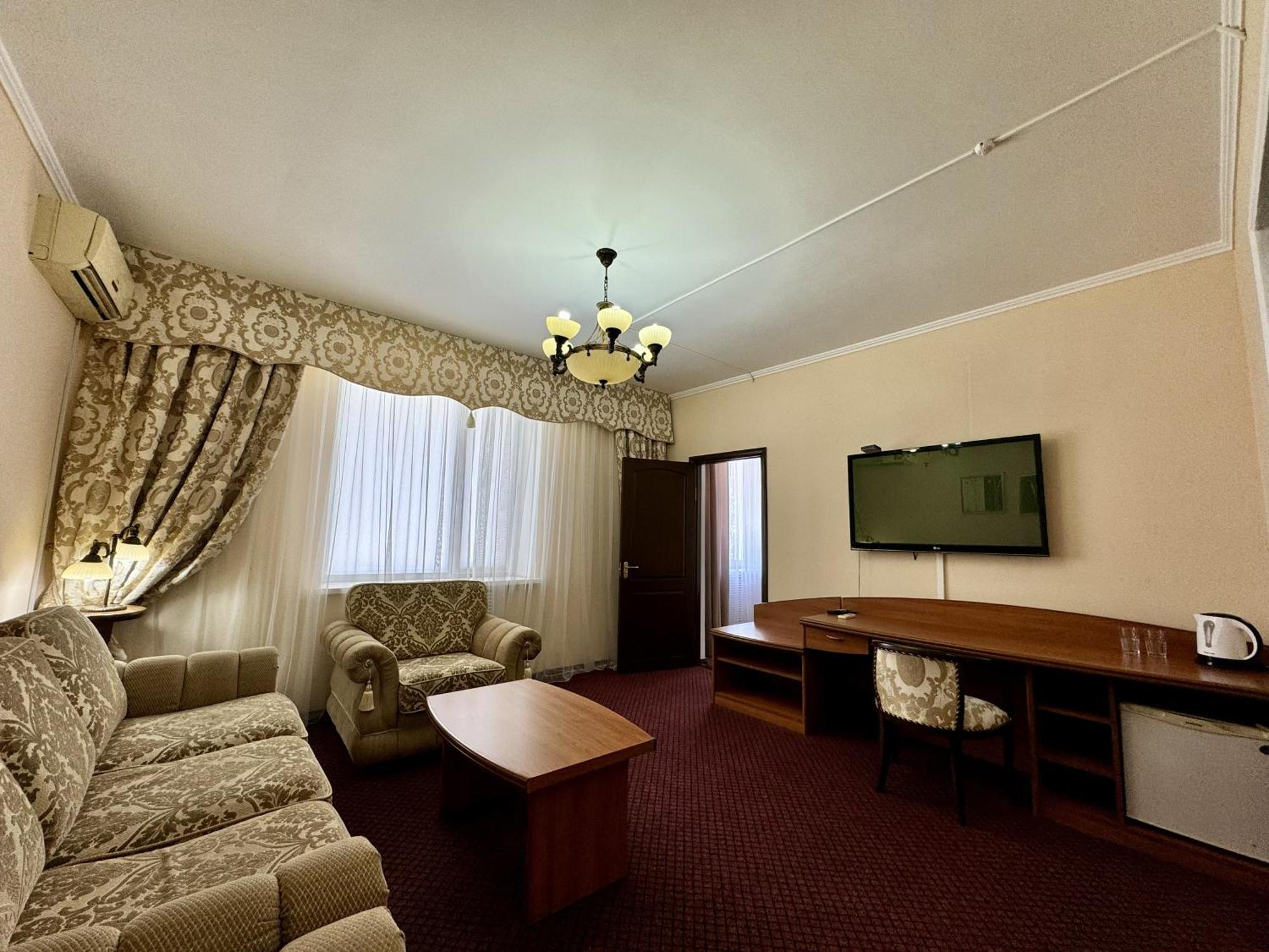 Hotel Zhambyl Taraz Extérieur photo