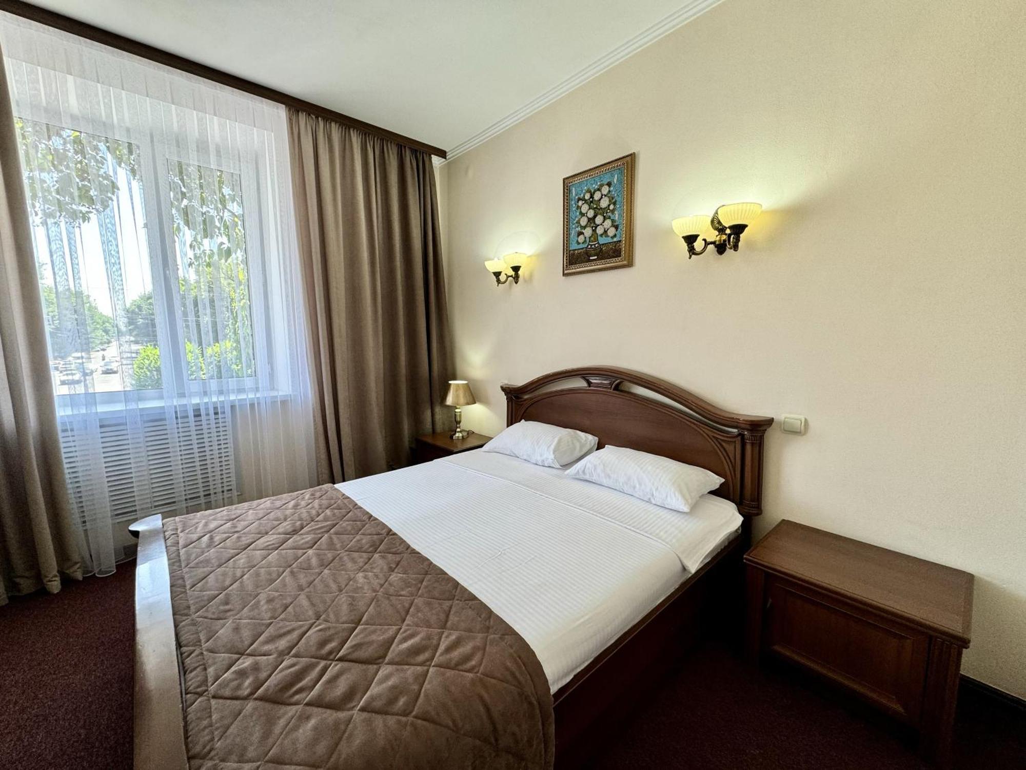 Hotel Zhambyl Taraz Extérieur photo