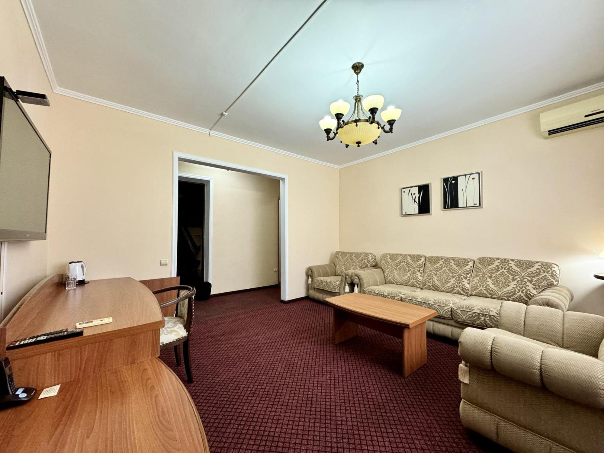 Hotel Zhambyl Taraz Extérieur photo