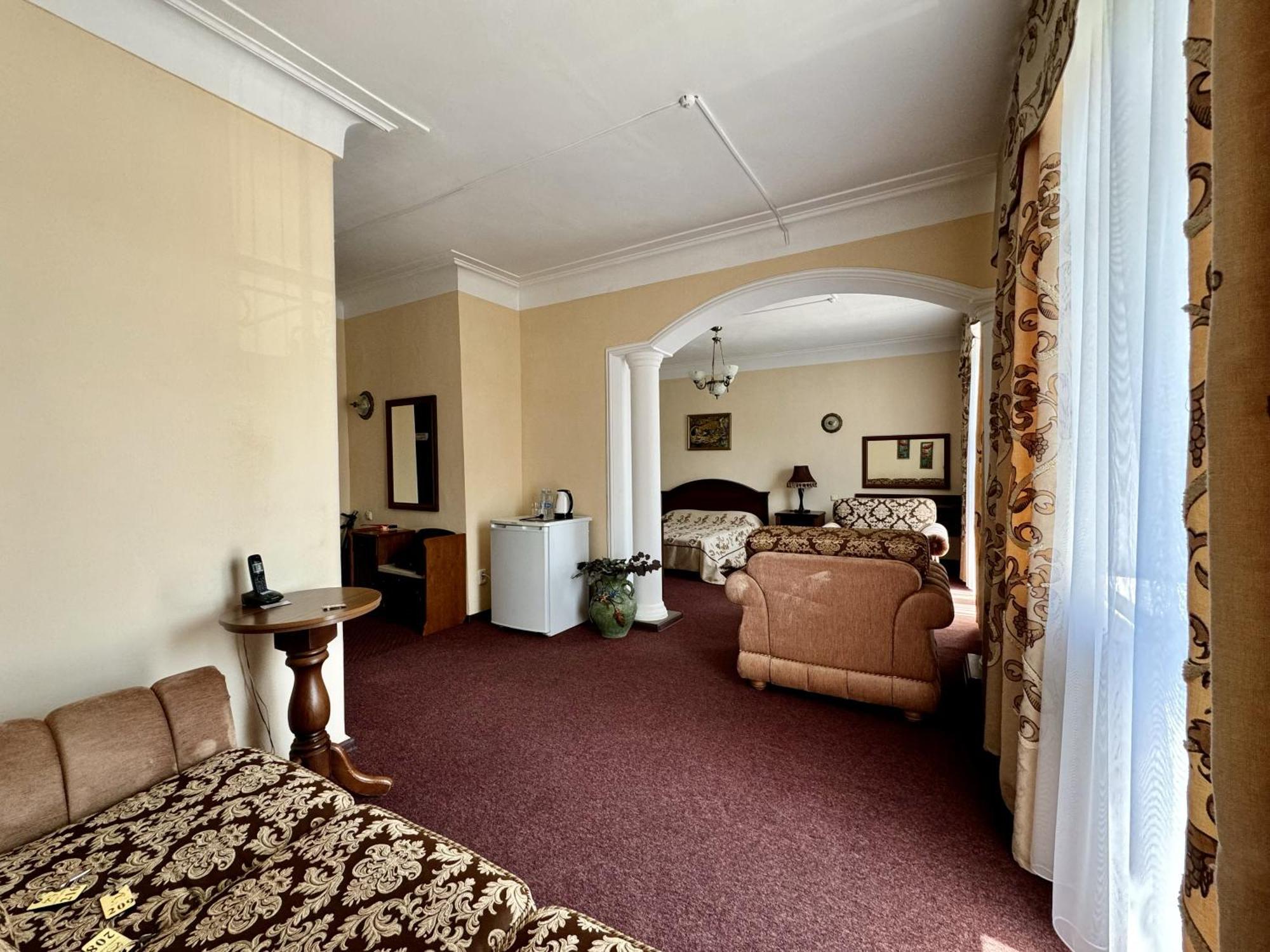 Hotel Zhambyl Taraz Extérieur photo