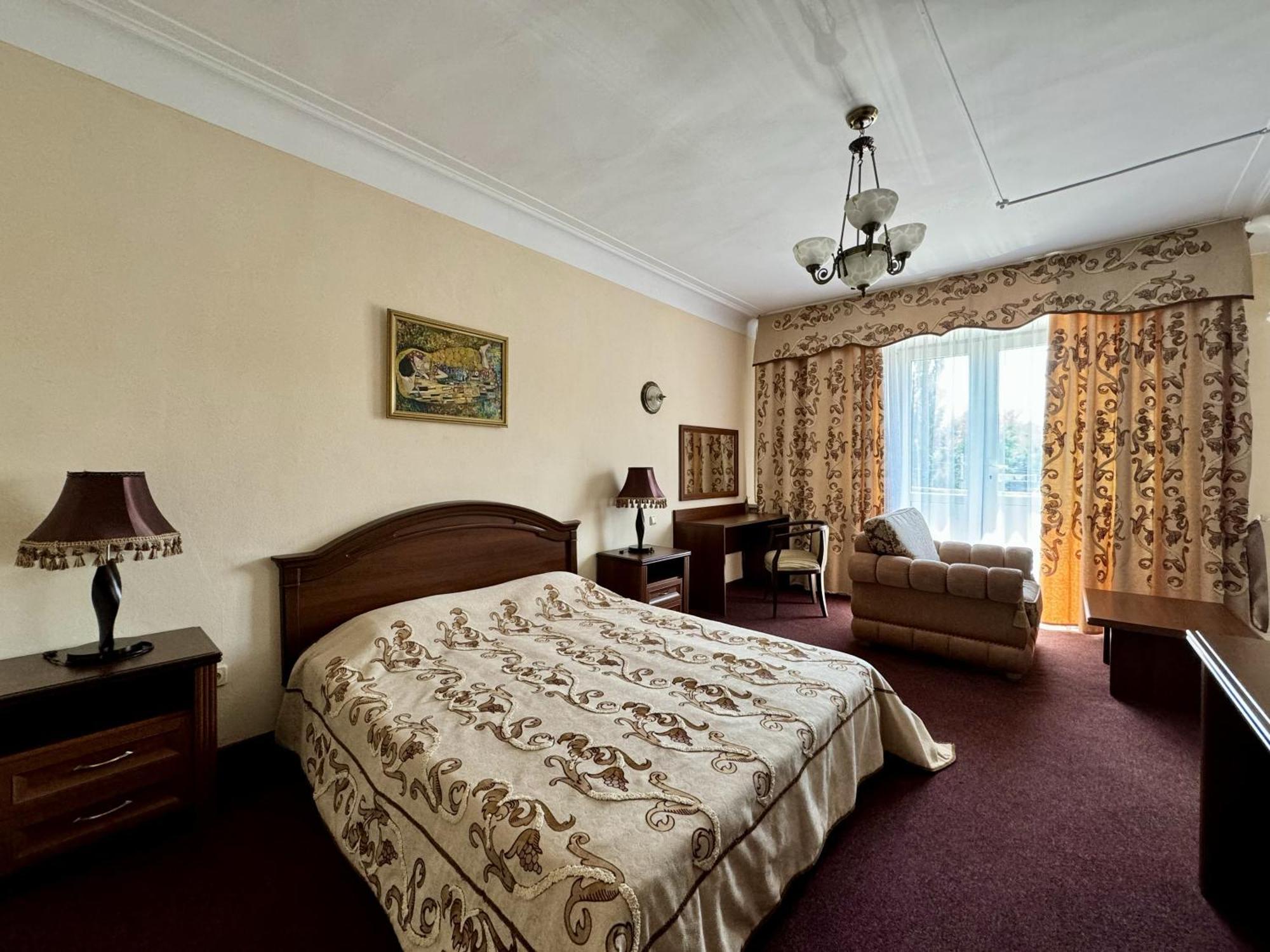 Hotel Zhambyl Taraz Extérieur photo