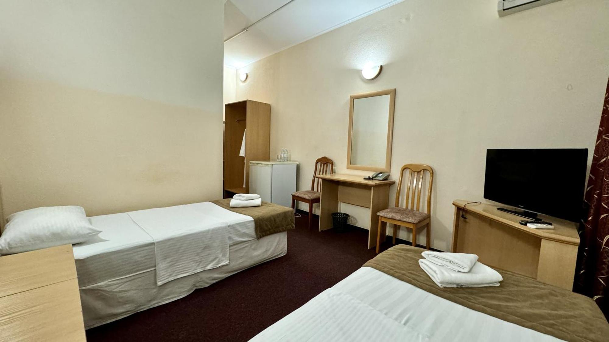 Hotel Zhambyl Taraz Extérieur photo