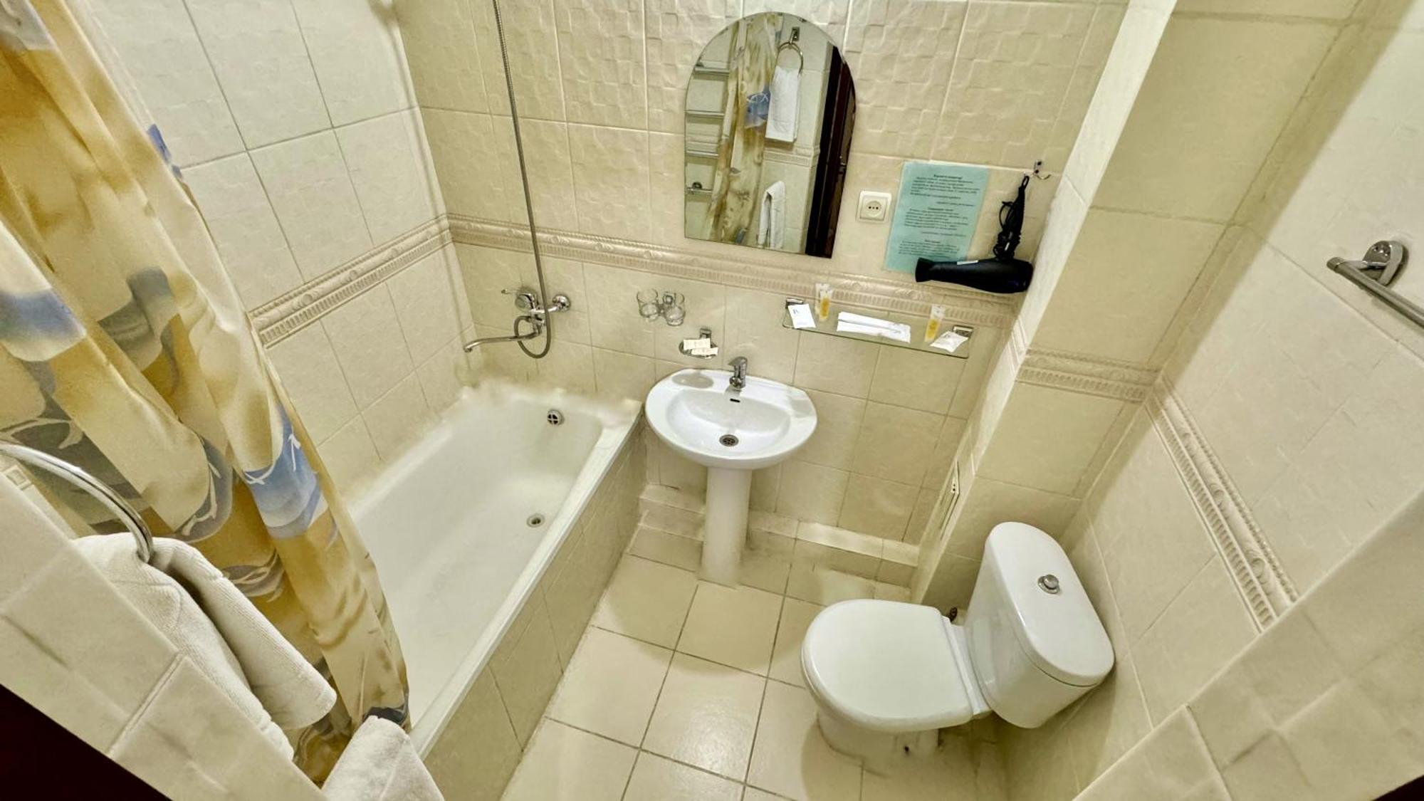 Hotel Zhambyl Taraz Extérieur photo
