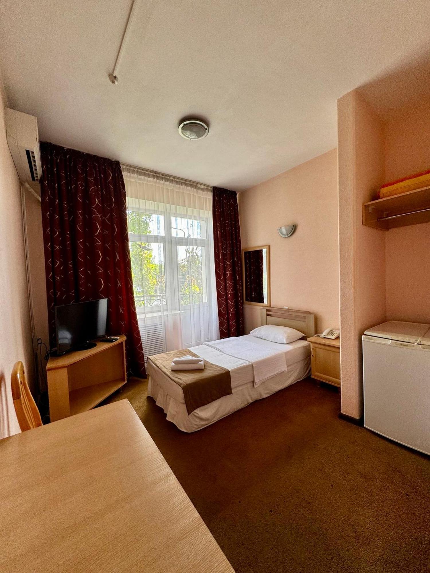 Hotel Zhambyl Taraz Extérieur photo