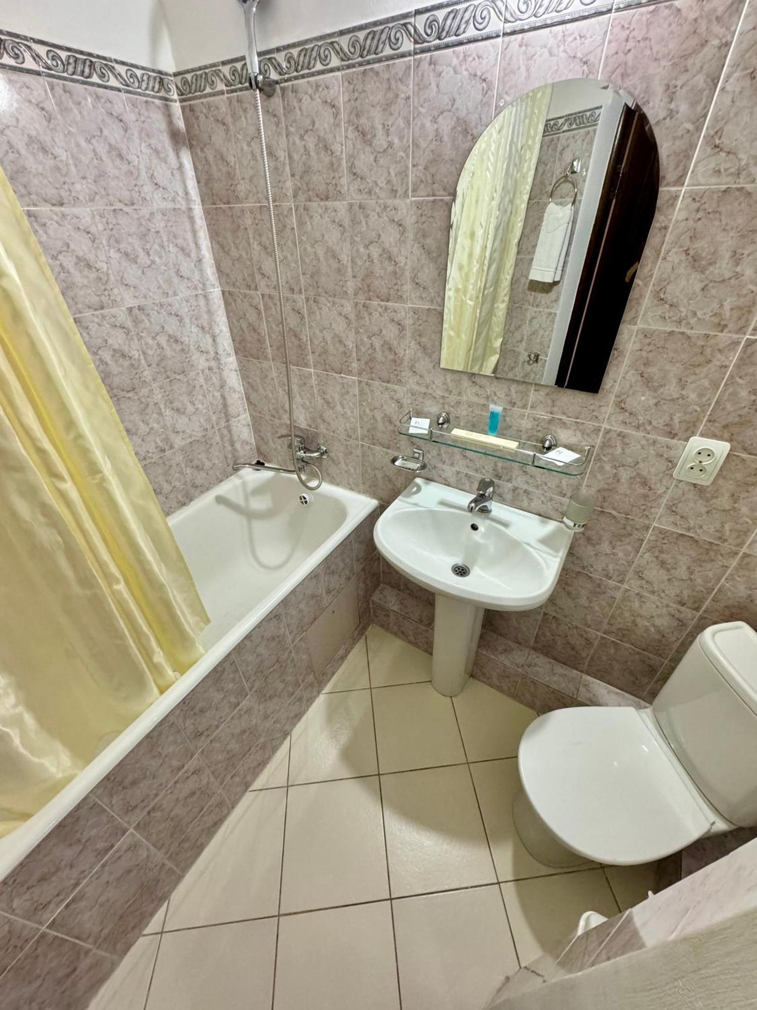 Hotel Zhambyl Taraz Extérieur photo