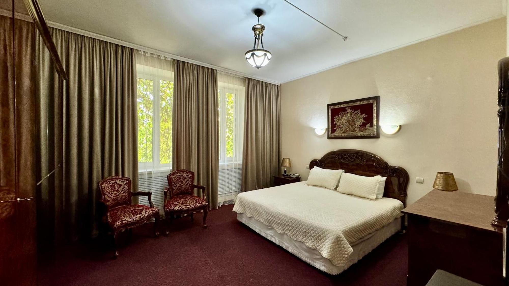 Hotel Zhambyl Taraz Extérieur photo