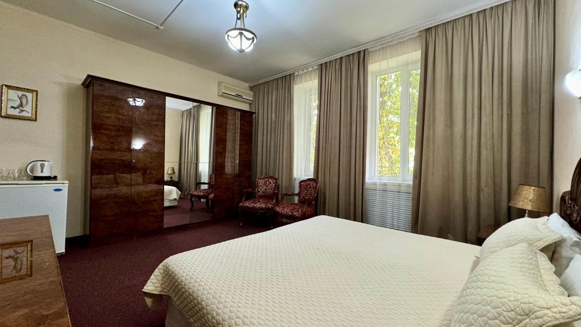 Hotel Zhambyl Taraz Extérieur photo